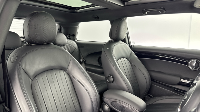 MINI Hatchback 135kW Cooper S Level 3 33kWh 3dr Auto Electric Hatchback